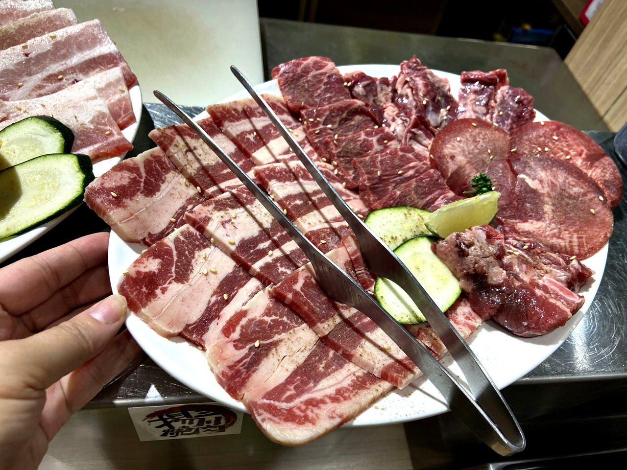 牛肉盛宴(PR霜降、PR翼板、牛肋條、橫膈膜、特選牛舌▼ 780元