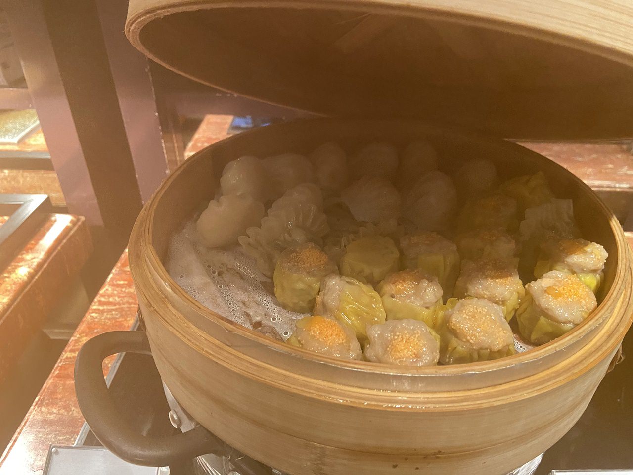【松山美食】文華東方酒店Buffet-文華Café 週末午間鮮·吃·吧吃到飽-龍蝦/生蠔/帝王蟹/海膽/干貝壽司/雅閣中菜吃到爽! - 第23張圖