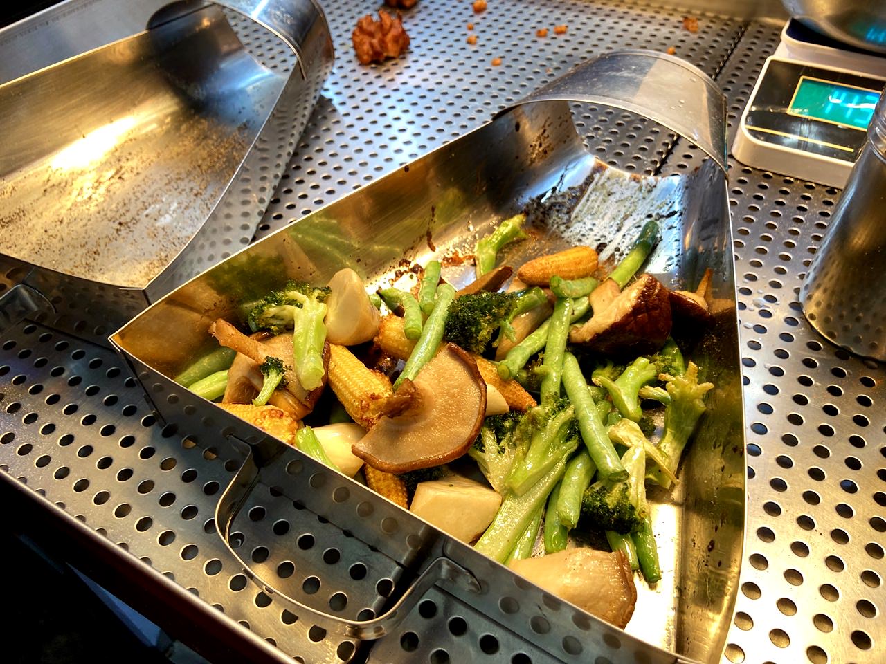 【大安食記】暖男炸雞通化店,焦糖炸雞與蒜味炸雞大推,神秘醬汁沾料超棒,宵夜美食炸雞推薦 (菜單) - 第6張圖