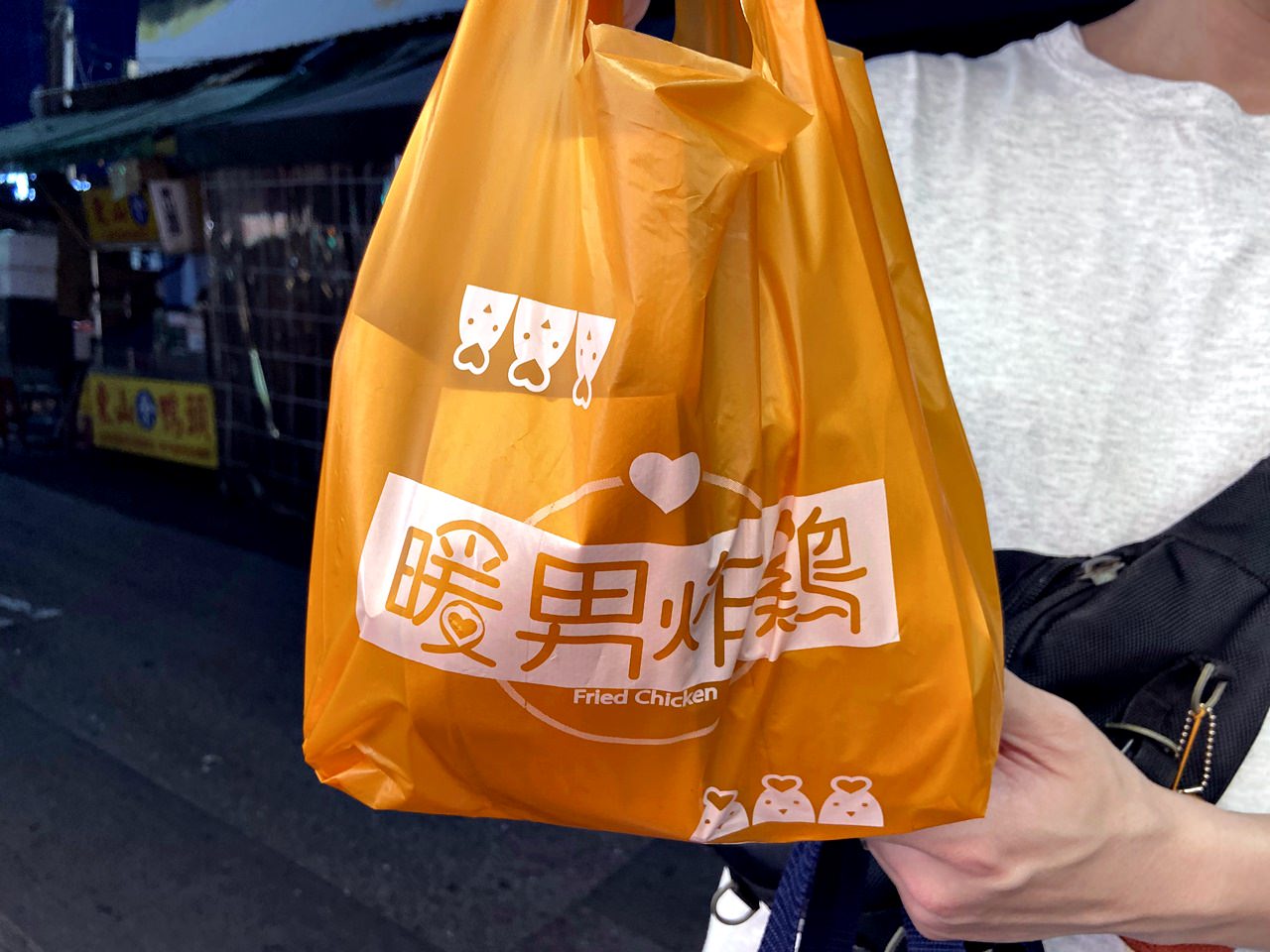 【大安食記】暖男炸雞通化店,焦糖炸雞與蒜味炸雞大推,神秘醬汁沾料超棒,宵夜美食炸雞推薦 (菜單) - 第14張圖