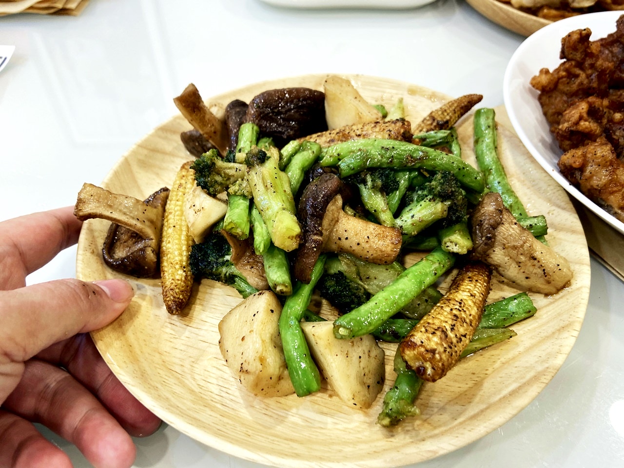 【大安食記】暖男炸雞通化店,焦糖炸雞與蒜味炸雞大推,神秘醬汁沾料超棒,宵夜美食炸雞推薦 (菜單) - 第27張圖
