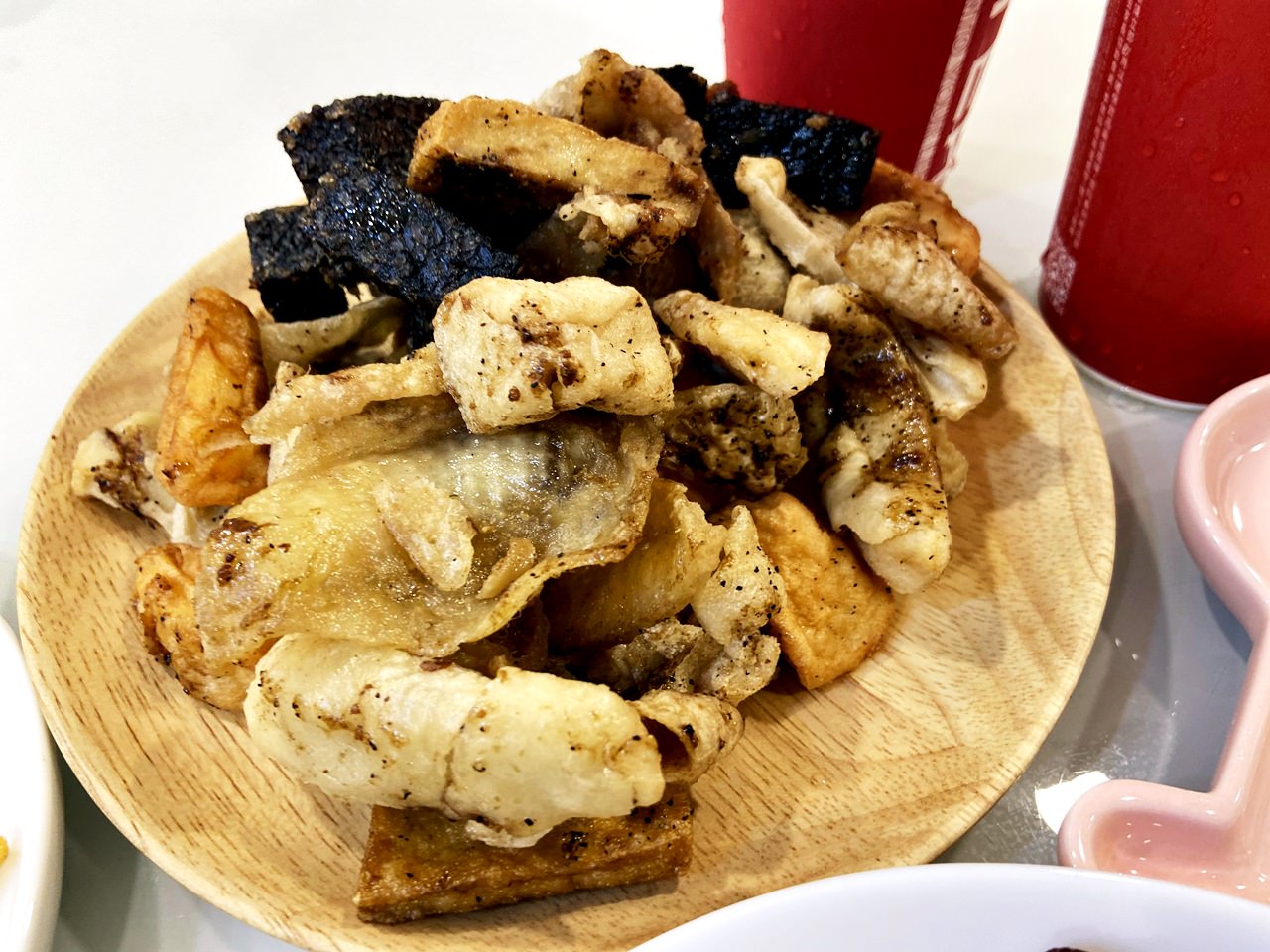 【大安食記】暖男炸雞通化店,焦糖炸雞與蒜味炸雞大推,神秘醬汁沾料超棒,宵夜美食炸雞推薦 (菜單) - 第22張圖