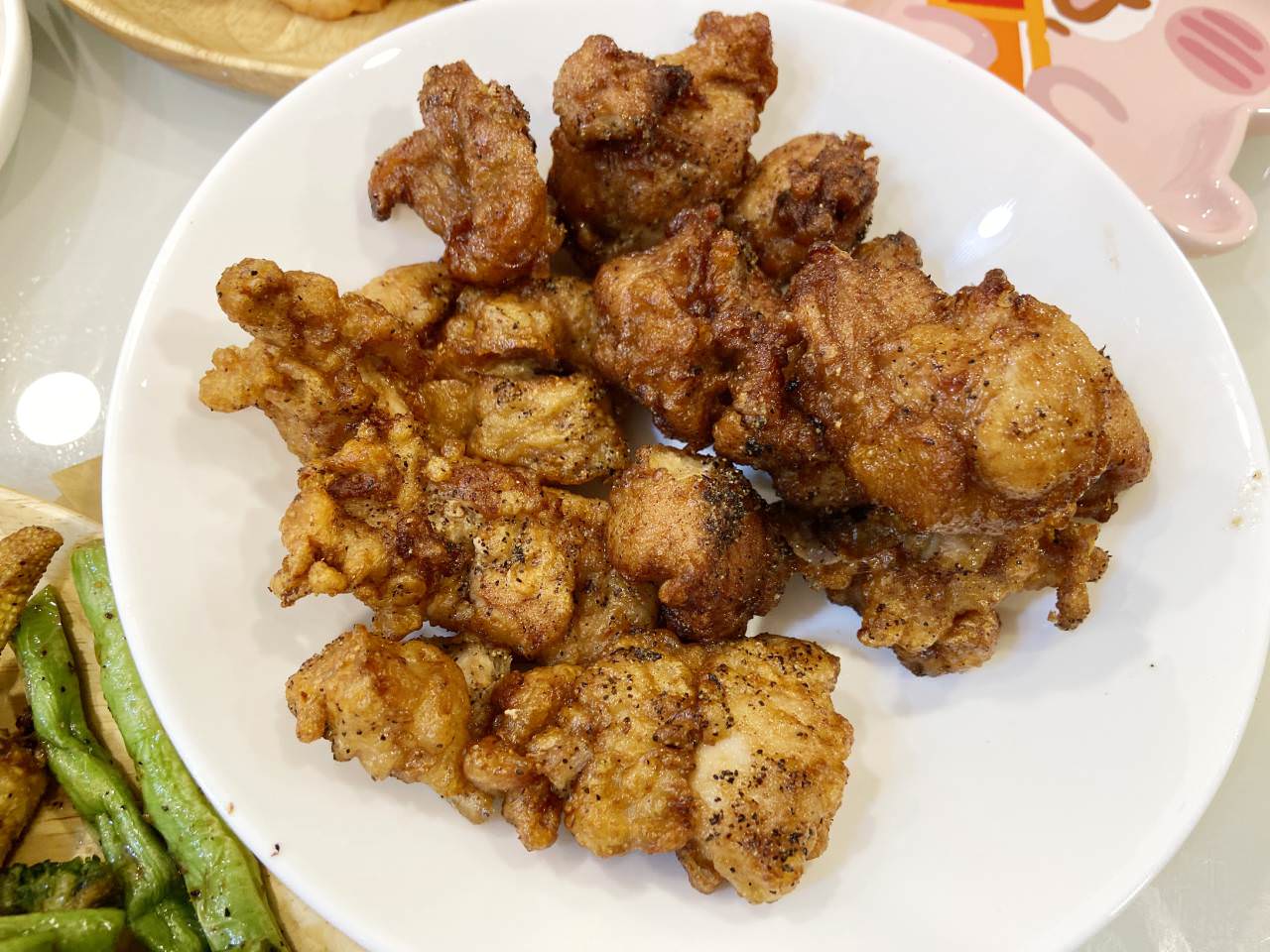 【大安食記】暖男炸雞通化店,焦糖炸雞與蒜味炸雞大推,神秘醬汁沾料超棒,宵夜美食炸雞推薦 (菜單) - 第23張圖