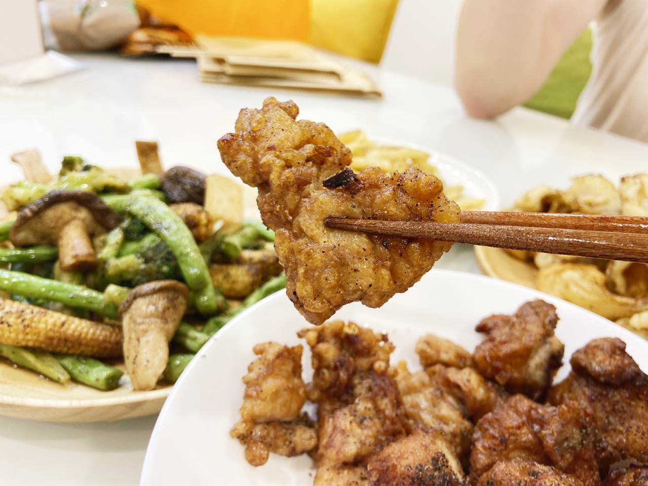 【大安食記】暖男炸雞通化店,焦糖炸雞與蒜味炸雞大推,神秘醬汁沾料超棒,宵夜美食炸雞推薦 (菜單) - 第26張圖