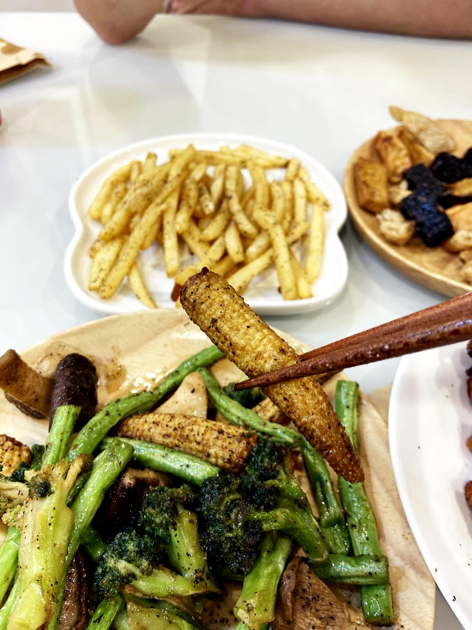 【大安食記】暖男炸雞通化店,焦糖炸雞與蒜味炸雞大推,神秘醬汁沾料超棒,宵夜美食炸雞推薦 (菜單) - 第33張圖