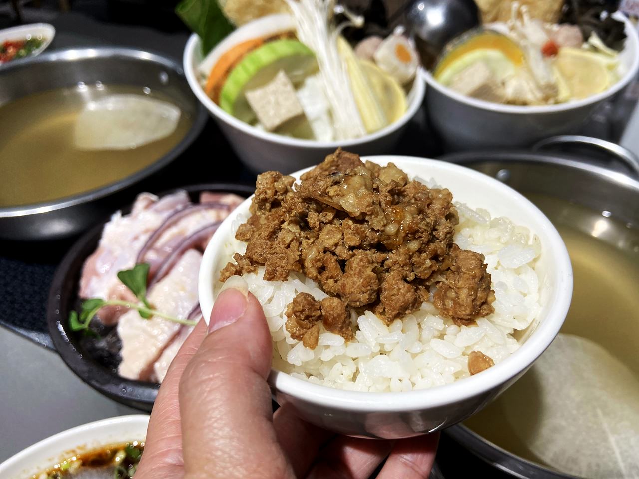 【桃園美食】荖子鍋 家樂福龜山 A7文青店二訪 開箱老子很爽海鮮盤,高cp值火鍋推薦(菜單) - 第13張圖