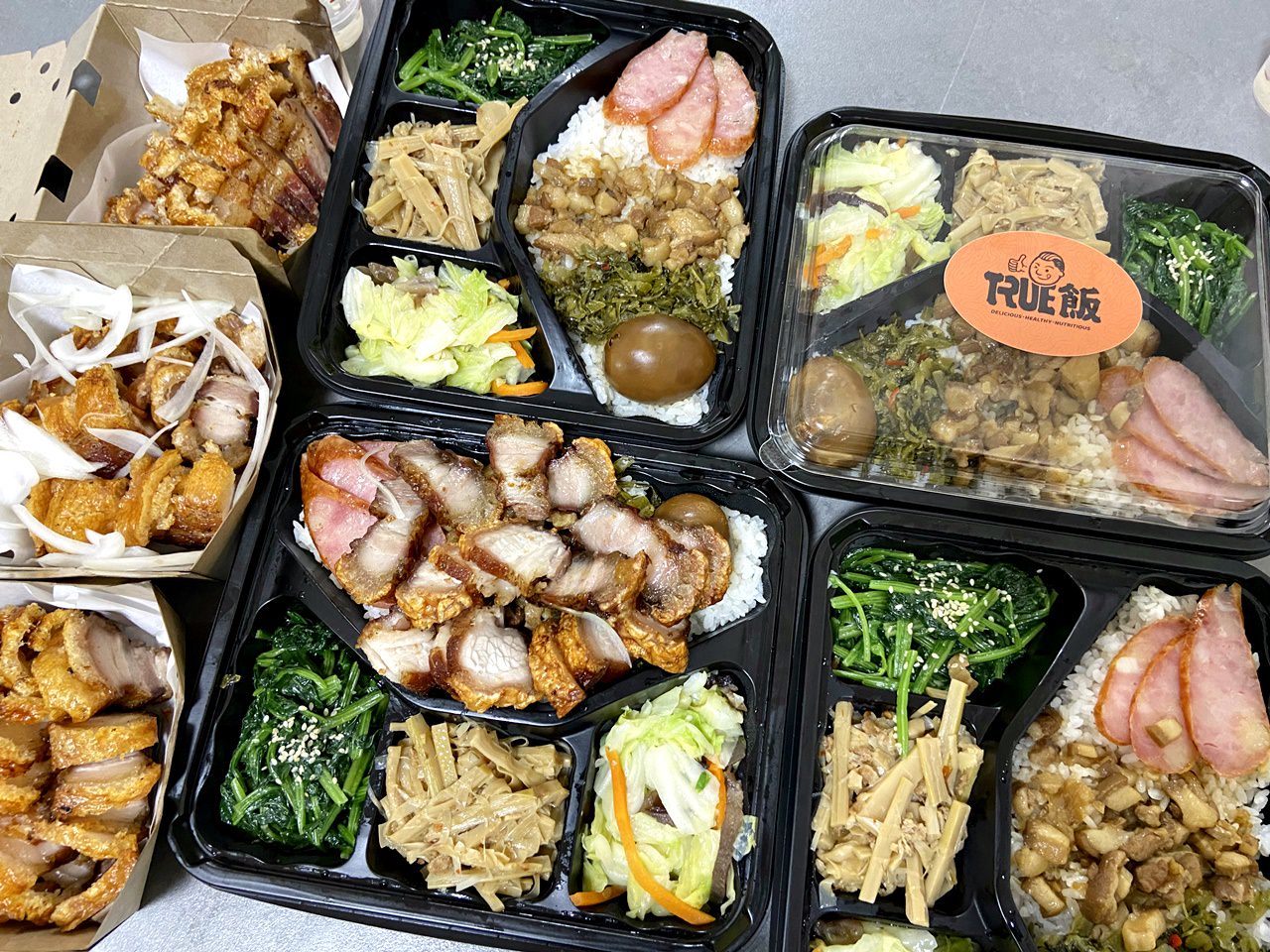 【外帶外送】True飯 館長脆皮燒肉餐盒一個220元開箱,超大份量吃到飽足,小鳥胃可以分兩餐! - 第7張圖