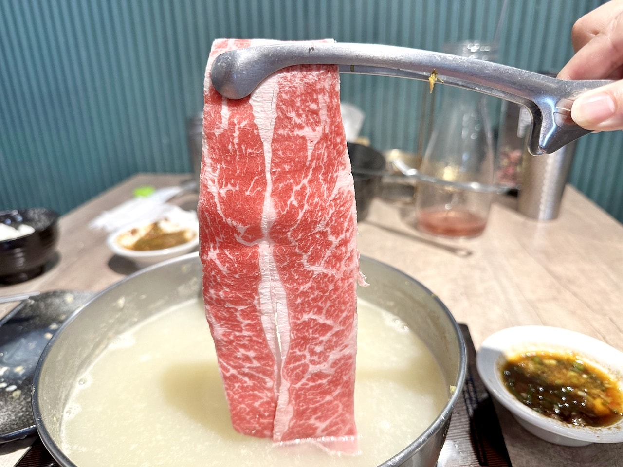 【中山食記】深紅汕頭鍋物台北民權店,2人也可以屠龍計畫,海鮮肉肉搭配汕頭湯頭超讚,店內各種花式活動讓你吃飽飽,近中山國中站 (菜單) - 第25張圖