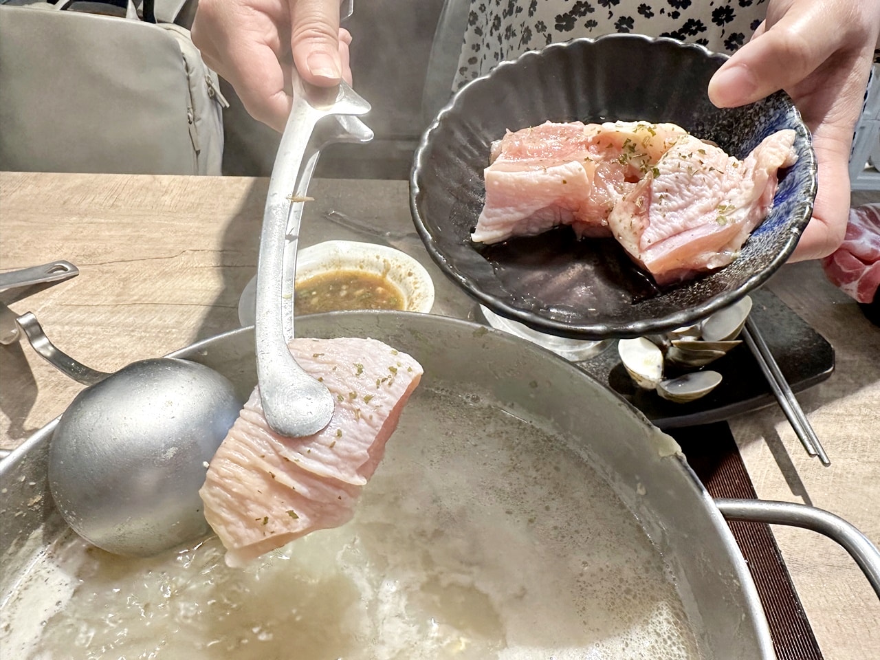 【中山食記】深紅汕頭鍋物台北民權店,2人也可以屠龍計畫,海鮮肉肉搭配汕頭湯頭超讚,店內各種花式活動讓你吃飽飽,近中山國中站 (菜單) - 第26張圖