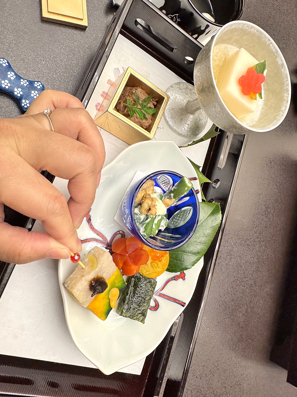 【東京食記】人形町今半 一生必吃壽喜燒 開箱2人台幣8500元的壽喜燒套餐(すき焼 三昧コース)推薦烤牛排也意外驚豔(菜單/訂位) - 第36張圖