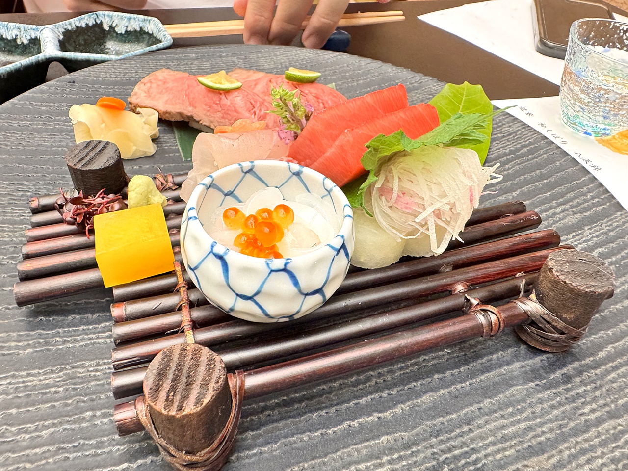 【東京食記】人形町今半 一生必吃壽喜燒 開箱2人台幣8500元的壽喜燒套餐(すき焼 三昧コース)推薦烤牛排也意外驚豔(菜單/訂位) - 第39張圖