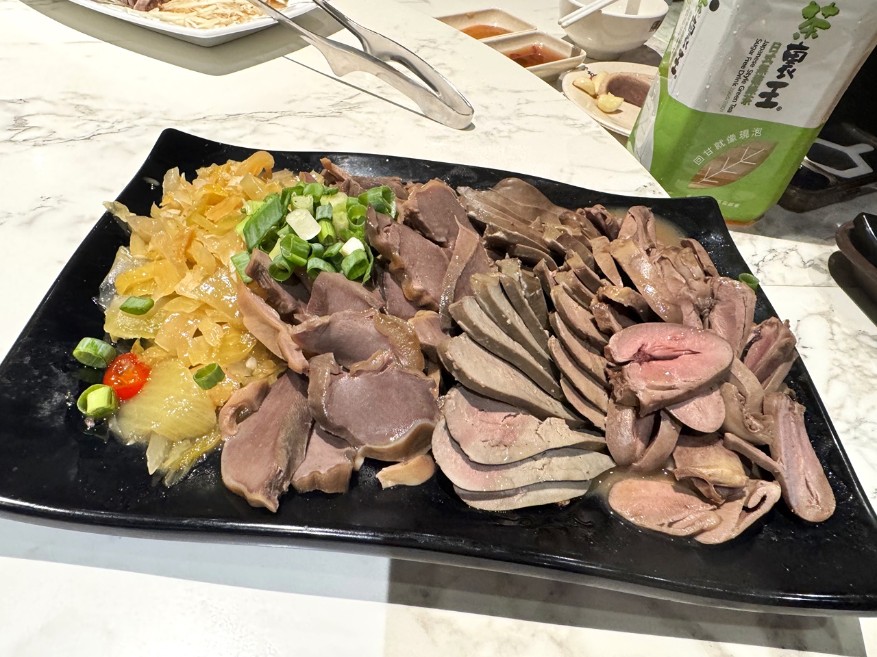 【中山食記】阿城鵝肉吉林二店 必比登推薦美食,近全菜單開箱!招牌煙燻白斬鵝肉必吃,滷味也大推!捷運行天宮站(菜單) - 第2張圖