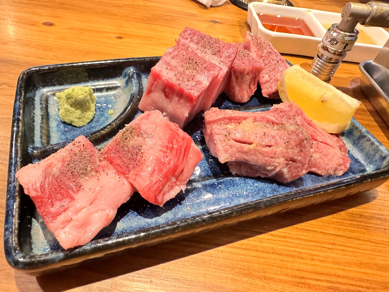 【東京上野燒肉食記】TOKYO Yakiniku Go 上野 / TOKYO焼肉ごぉ 3号店 招牌GO赤壁 Red Cliff 厚切燒肉,電話預約另可享用5478円燒肉吃到飽方案,近上野御徒町站 (菜單/訂位) - 第2張圖