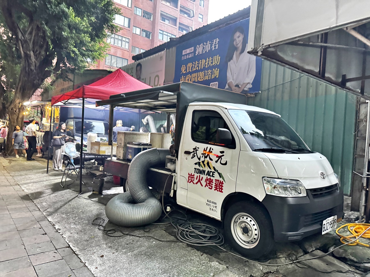 【大安美食】武狀元烤雞 炭火烤雞499元,酥香鮮嫩多汁的餐車烤雞,北部巡迴美食,常駐大安榕樹下餐車市集 - 第9張圖
