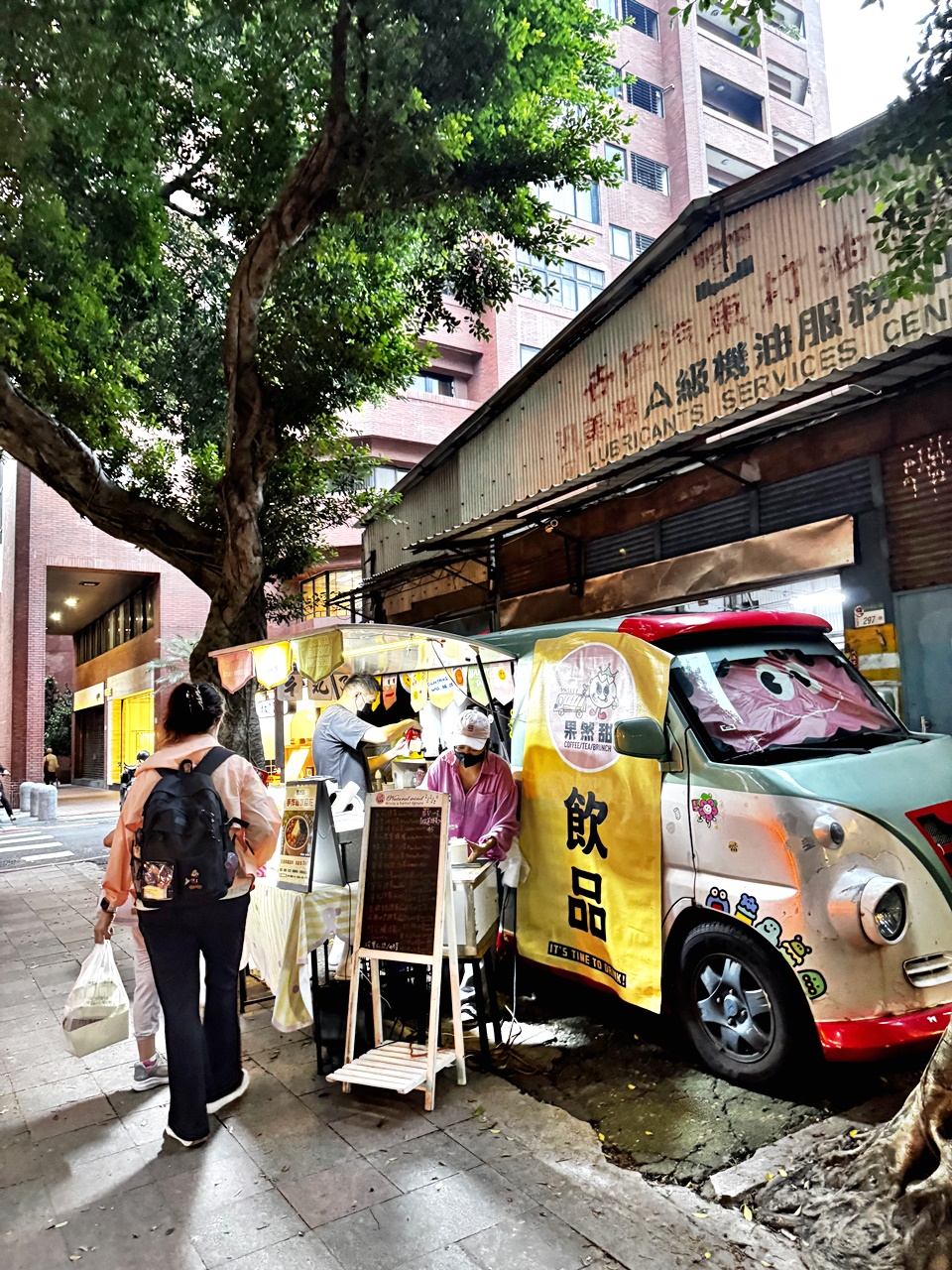 【大安美食】武狀元烤雞 炭火烤雞499元,酥香鮮嫩多汁的餐車烤雞,北部巡迴美食,常駐大安榕樹下餐車市集 - 第6張圖