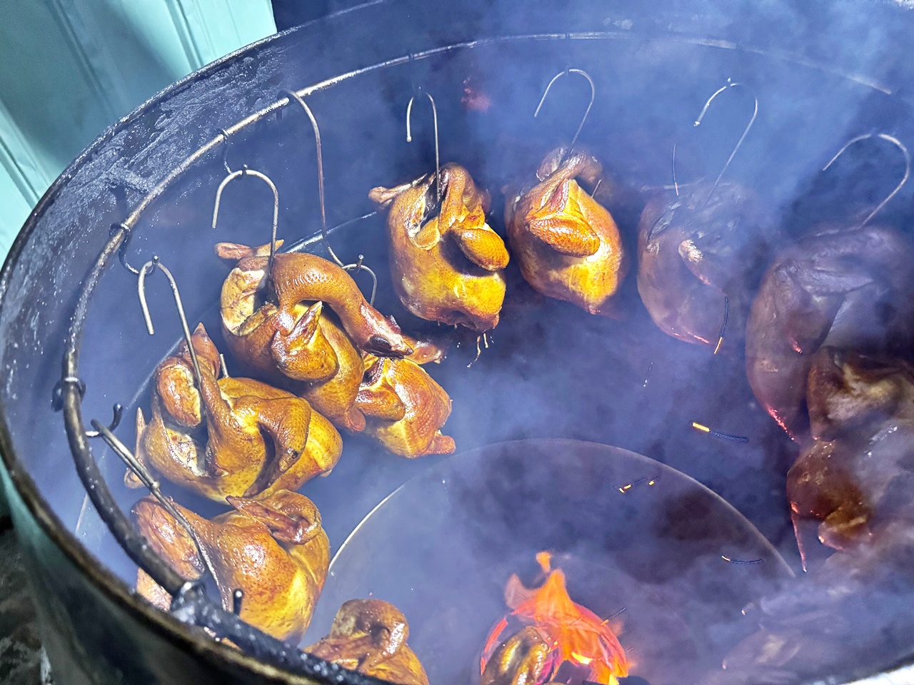 【大安美食】武狀元烤雞 炭火烤雞499元,酥香鮮嫩多汁的餐車烤雞,北部巡迴美食,常駐大安榕樹下餐車市集 - 第2張圖