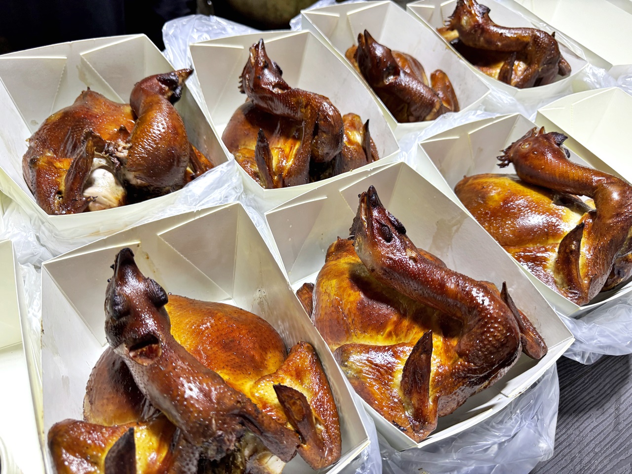 【大安美食】武狀元烤雞 炭火烤雞499元,酥香鮮嫩多汁的餐車烤雞,北部巡迴美食,常駐大安榕樹下餐車市集 - 第17張圖