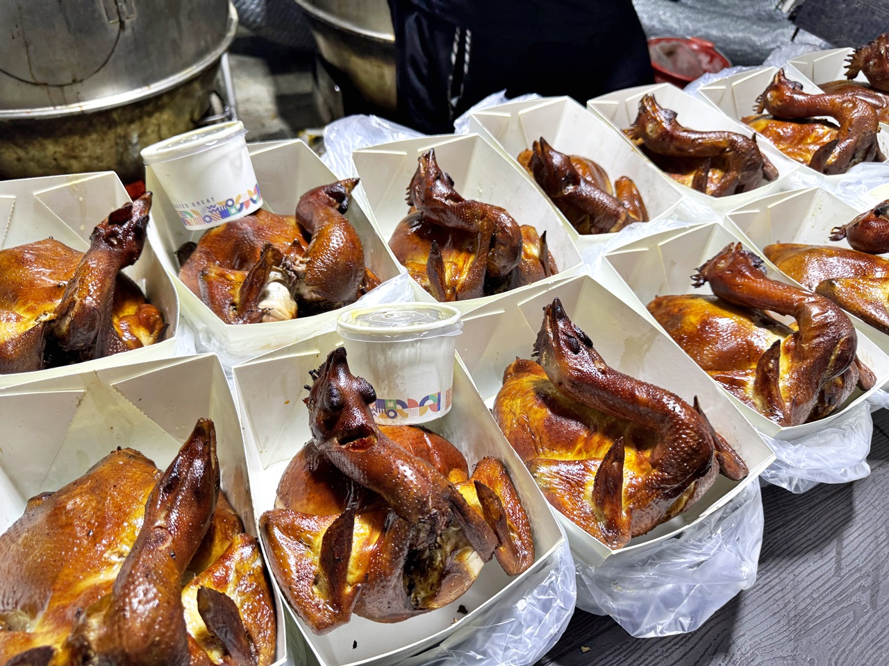 【大安美食】武狀元烤雞 炭火烤雞499元,酥香鮮嫩多汁的餐車烤雞,北部巡迴美食,常駐大安榕樹下餐車市集 - 第16張圖