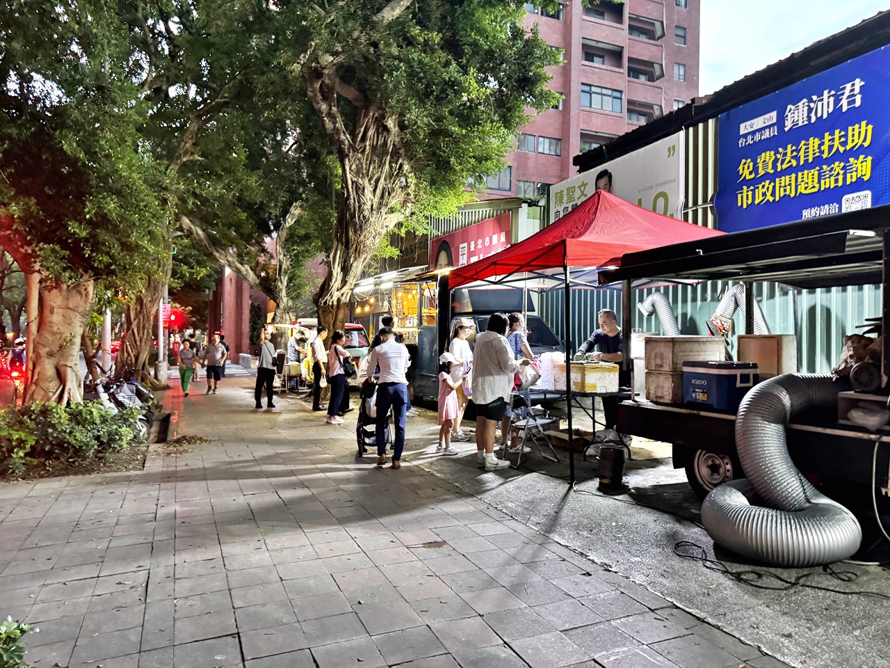 【大安美食】武狀元烤雞 炭火烤雞499元,酥香鮮嫩多汁的餐車烤雞,北部巡迴美食,常駐大安榕樹下餐車市集 - 第5張圖