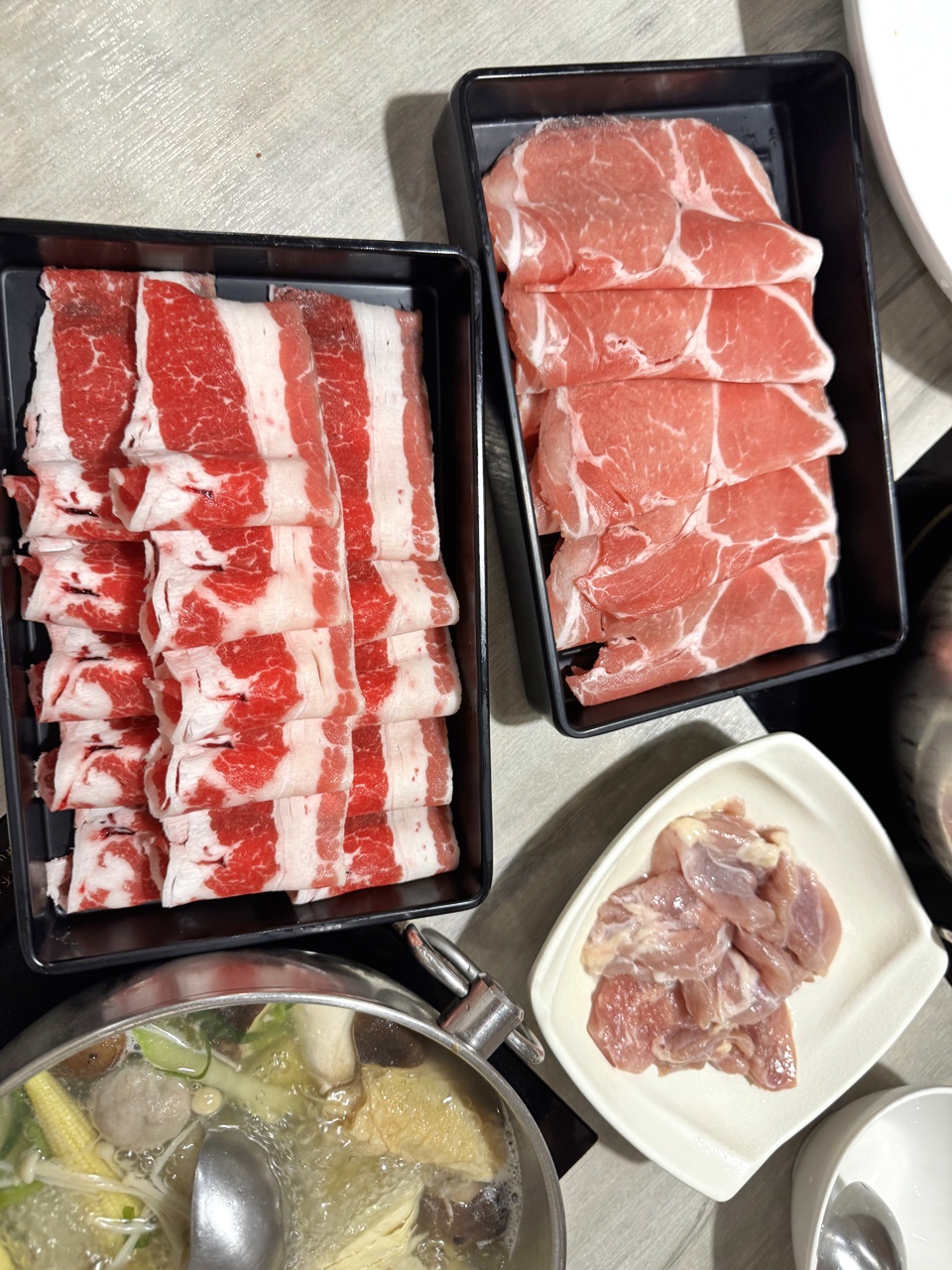 【內湖食記】十月涮涮屋-大直店 488元開鍋就有野菜放題,另有479元起ㄚ嬤怕你餓肉類吃到飽方案,近大直捷運站(菜單) - 第2張圖