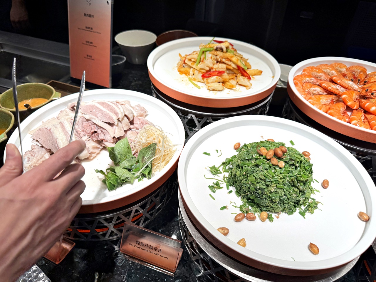 【信義食記】Urban Paradise 餐酒吃到飽真實心得平日晚餐,位於Dream Plaza 近捷運市政府站(Buffet價錢/訂位方式) - 第2張圖