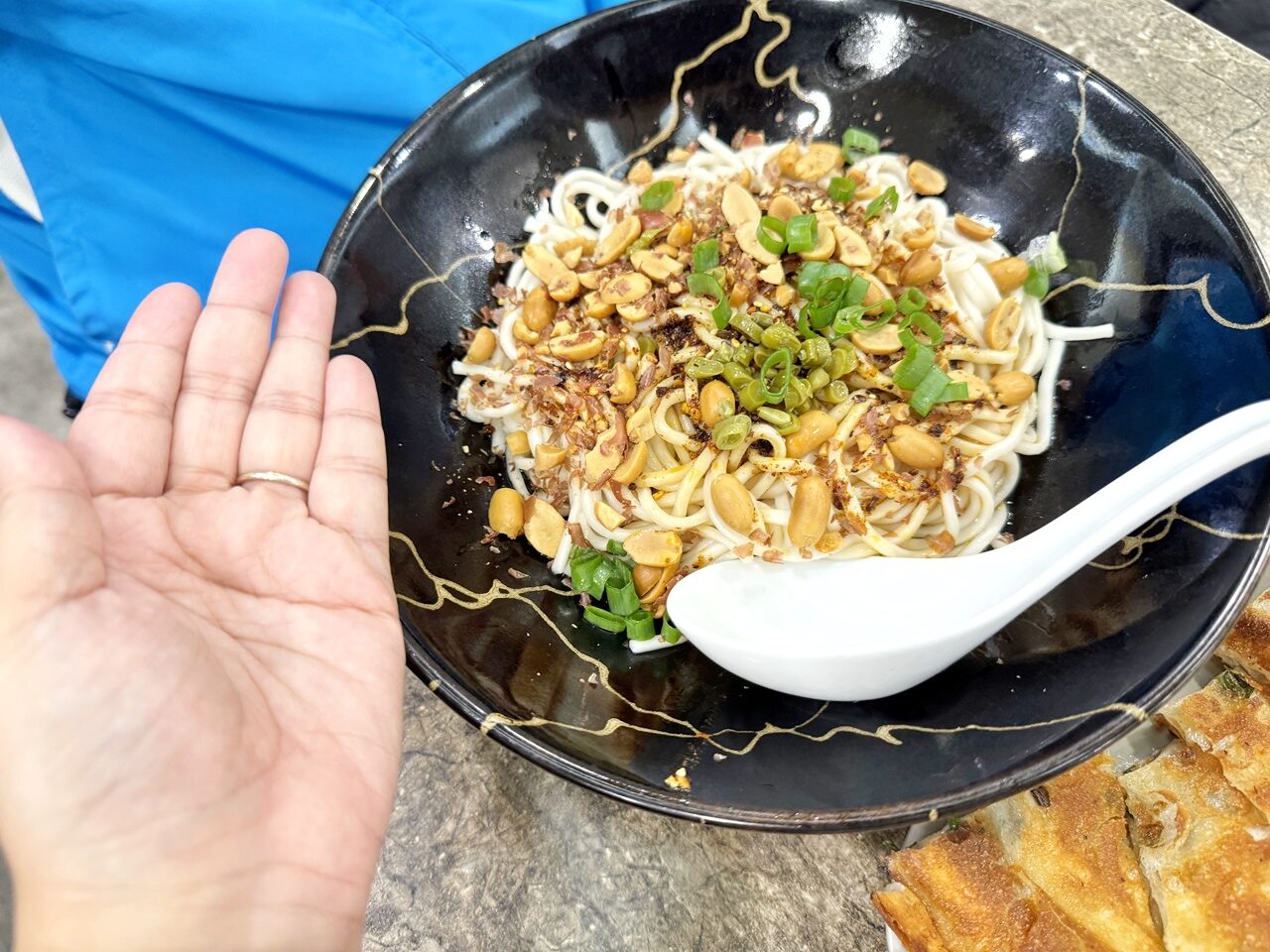 【大安食記】蔣記家薌麵，低調在成功國宅巷弄內的樸實眷村美味，推薦熗鍋麵及各式小菜，科技大樓站走路8分鐘(菜單)