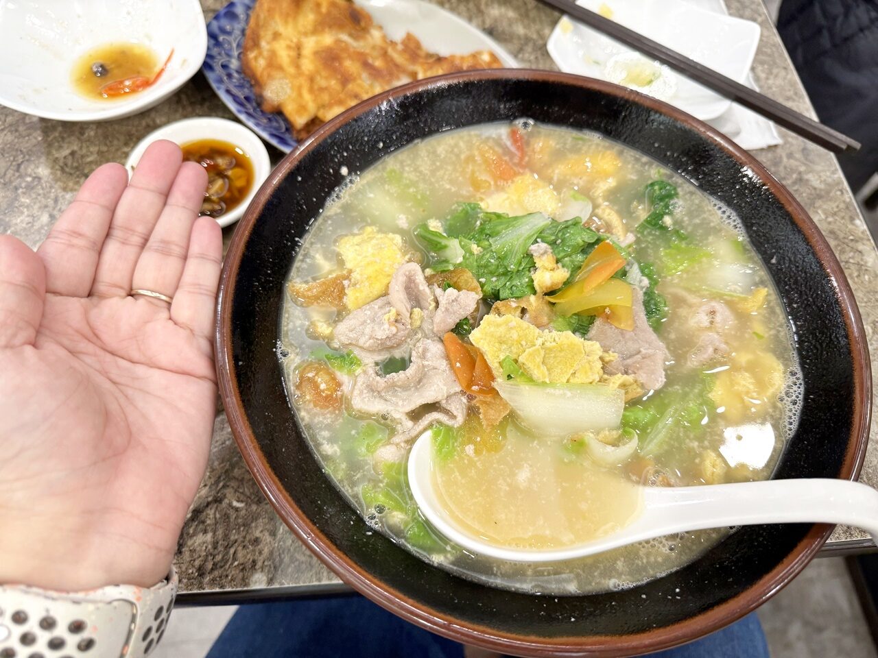 【大安食記】蔣記家薌麵，低調在成功國宅巷弄內的樸實眷村美味，推薦熗鍋麵及各式小菜，科技大樓站走路8分鐘(菜單)