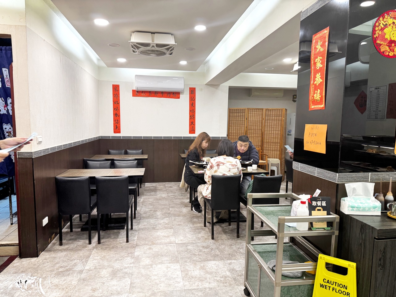 【大安食記】蔣記家薌麵，低調在成功國宅巷弄內的樸實眷村美味，推薦熗鍋麵及各式小菜，科技大樓站走路8分鐘(菜單)