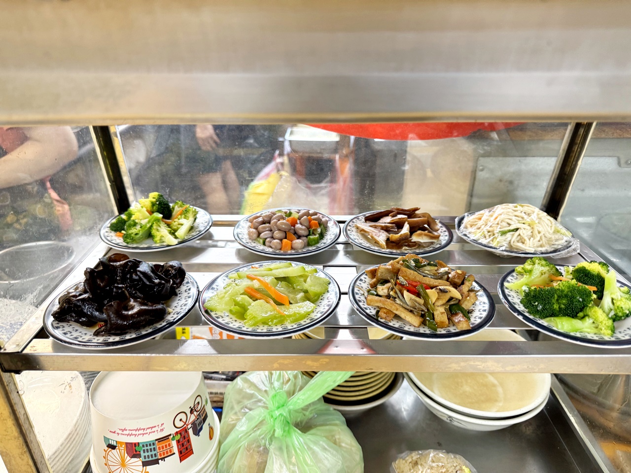 【大安食記】南哥越南河粉，湯頭溫潤清爽的越南河粉，餛飩麵也推薦，入座就送小菜，近成功國宅311巷、國北教大，科技大樓站走路5分鐘(菜單)