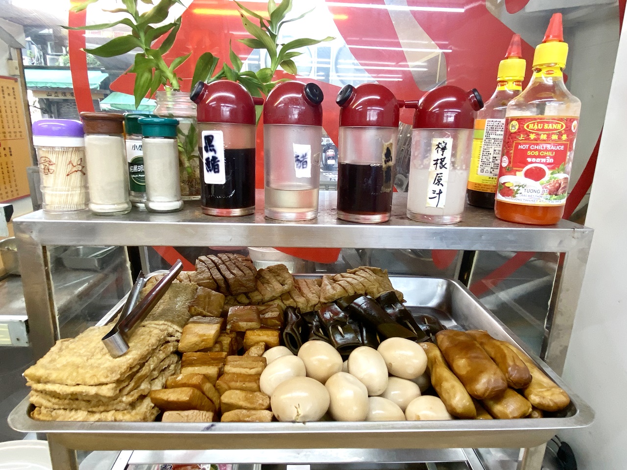 【大安食記】南哥越南河粉，湯頭溫潤清爽的越南河粉，餛飩麵也推薦，入座就送小菜，近成功國宅311巷、國北教大，科技大樓站走路5分鐘(菜單)