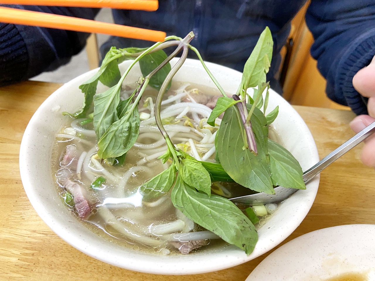 【大安食記】南哥越南河粉，湯頭溫潤清爽的越南河粉，餛飩麵也推薦，入座就送小菜，近成功國宅311巷、國北教大，科技大樓站走路5分鐘(菜單)