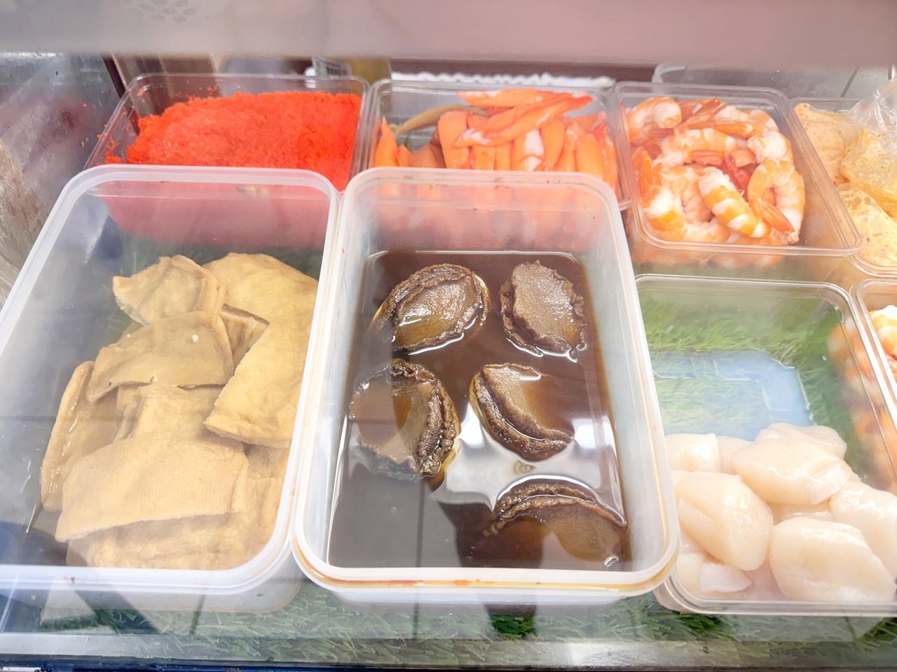 【大安食記】生魚片專賣店，白蘭市場巷內的無名生魚片店家，低調實惠平價好吃，六張犁站走路12分鐘(菜單)