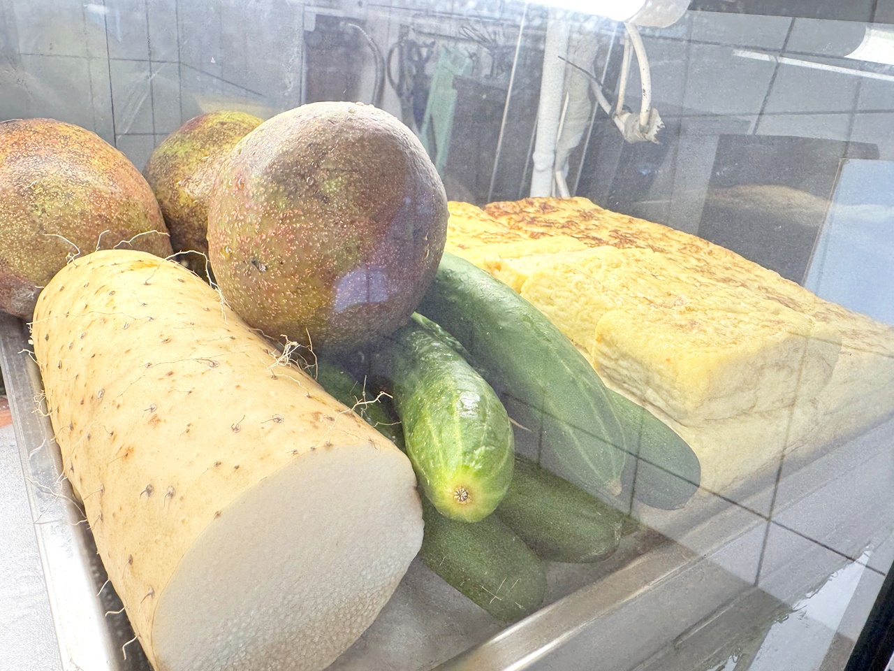 【大安食記】生魚片專賣店，白蘭市場巷內的無名生魚片店家，低調實惠平價好吃，六張犁站走路12分鐘(菜單)