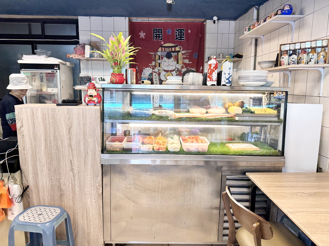 【大安食記】生魚片專賣店，白蘭市場巷內的無名生魚片店家，低調實惠平價好吃，六張犁站走路12分鐘(菜單)