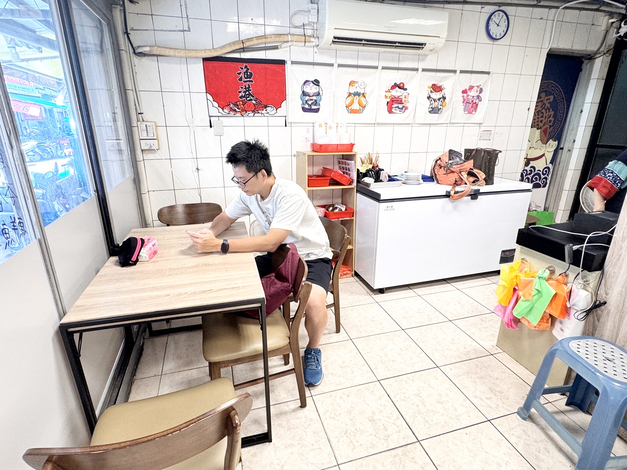 【大安食記】生魚片專賣店，白蘭市場巷內的無名生魚片店家，低調實惠平價好吃，六張犁站走路12分鐘(菜單)