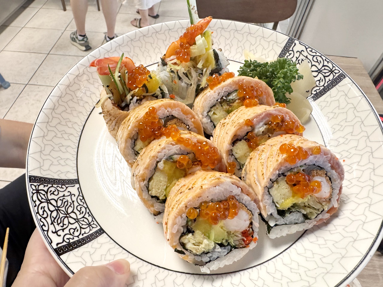 【大安食記】生魚片專賣店，白蘭市場巷內的無名生魚片店家，低調實惠平價好吃，六張犁站走路12分鐘(菜單)