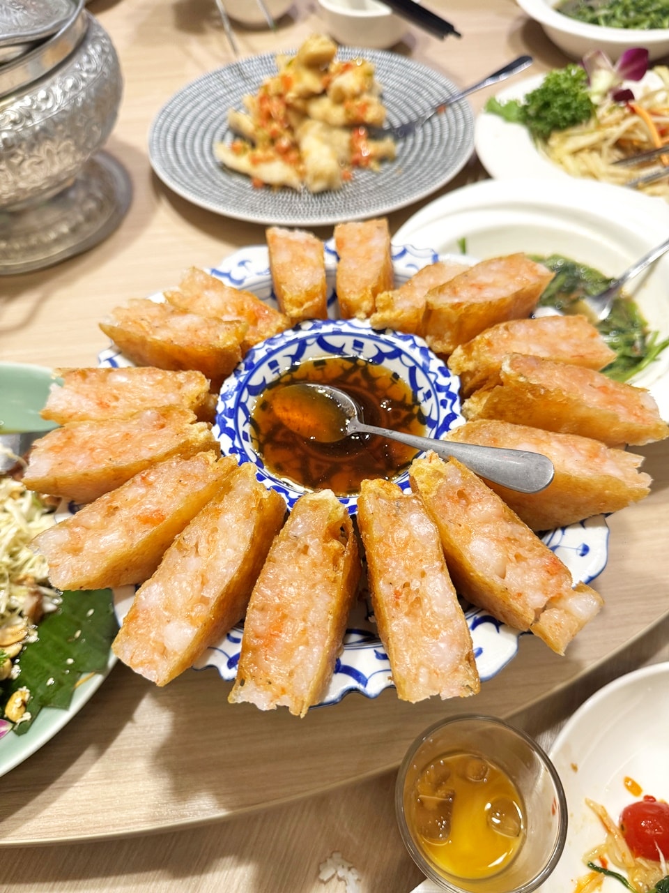 【信義食記】泰集Thai Bazaar 微風信義店吃到飽,開箱平日晚餐999元菜色,超厚月亮蝦餅一生推,也有單點選擇,近捷運市政府站(訂位/菜單) - 第35張圖 【信義食記】泰集Thai Bazaar 微風信義店吃到飽,開箱平日晚餐999元菜色,超厚月亮蝦餅一生推,也有單點選擇,近捷運市政府站(訂位/菜單)