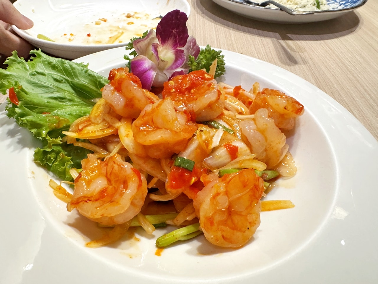 【信義食記】泰集Thai Bazaar 微風信義店吃到飽,開箱平日晚餐999元菜色,超厚月亮蝦餅一生推,也有單點選擇,近捷運市政府站(訂位/菜單) - 第2張圖 【信義食記】泰集Thai Bazaar 微風信義店吃到飽,開箱平日晚餐999元菜色,超厚月亮蝦餅一生推,也有單點選擇,近捷運市政府站(訂位/菜單)