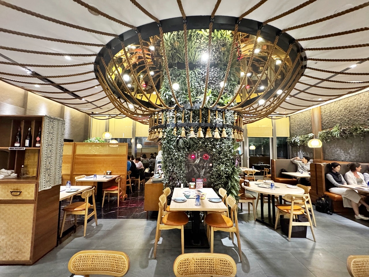 【信義食記】泰集Thai Bazaar 微風信義店吃到飽,開箱平日晚餐999元菜色,超厚月亮蝦餅一生推,也有單點選擇,近捷運市政府站(訂位/菜單) - 第10張圖 【信義食記】泰集Thai Bazaar 微風信義店吃到飽,開箱平日晚餐999元菜色,超厚月亮蝦餅一生推,也有單點選擇,近捷運市政府站(訂位/菜單)