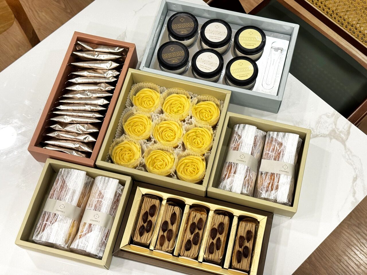 【宅配甜點】creammm.t 家常檸檬塔、司康組合、三溫堂蝴蝶酥、栗子千層派、經典風味冰淇淋-近全商品開箱與心得，奶蛋素友善，台中市十大伴手禮首獎
