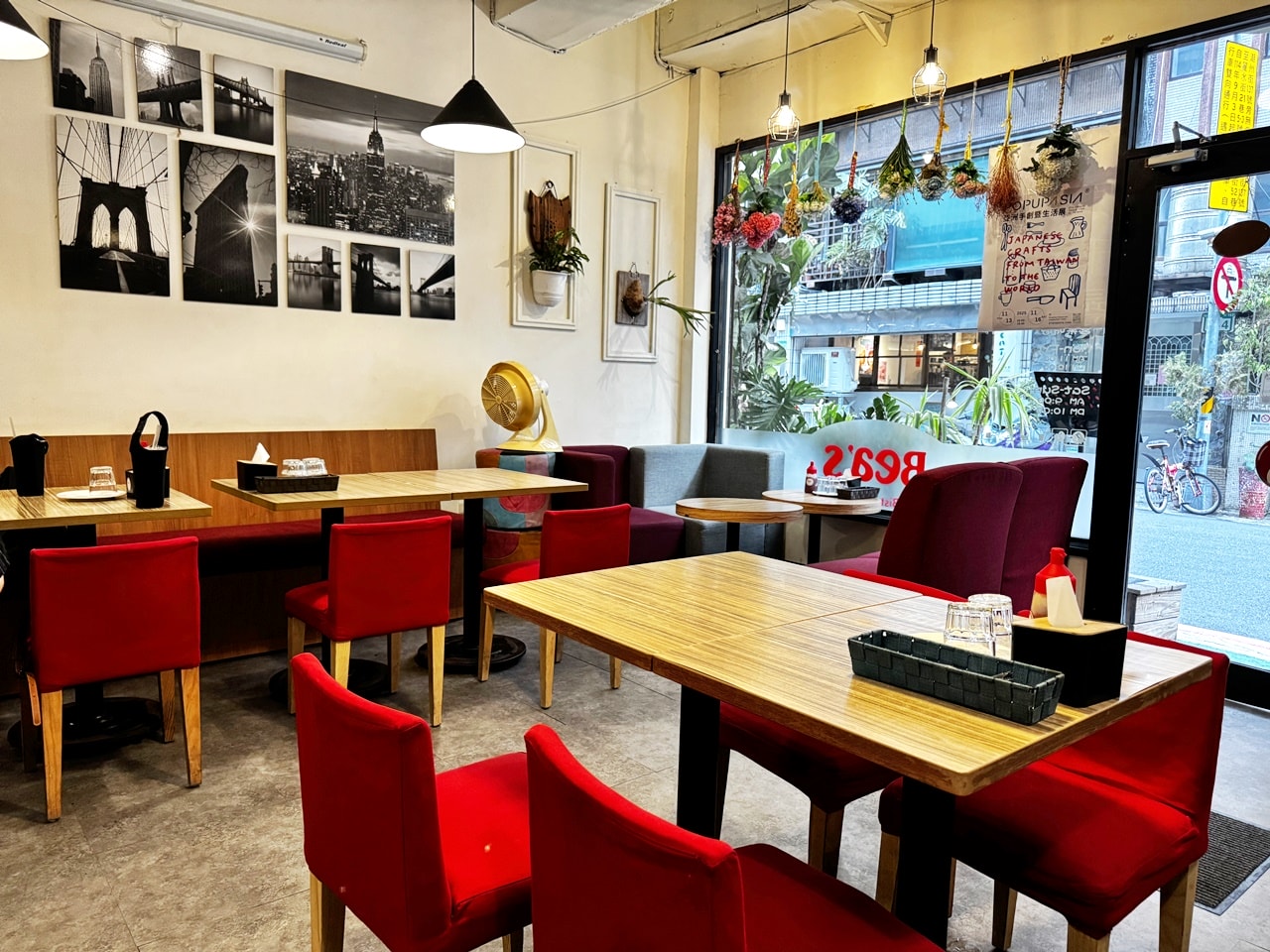 【大安食記】Bea’s Bistro美式餐館,隱藏在巷弄的美味平價高質感義大利麵,蒜香蘑菇是隱藏版 MVP! 近師大商圈(菜單) - 第4張圖 【大安食記】Bea’s Bistro美式餐館,隱藏在巷弄的美味平價高質感義大利麵,蒜香蘑菇是隱藏版 MVP! 近師大商圈(菜單)
