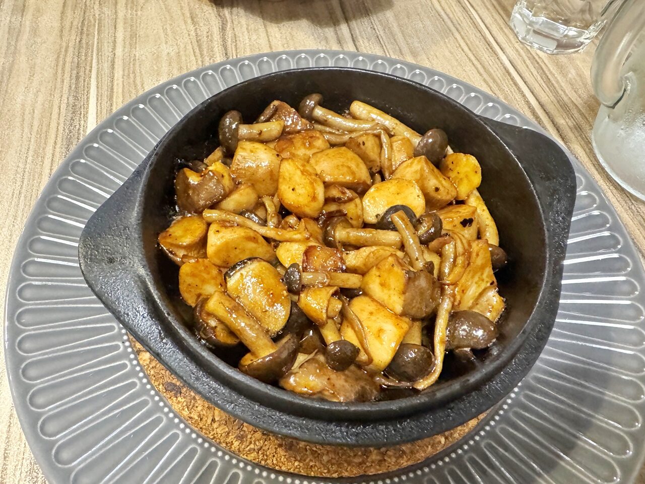 【大安食記】Bea’s Bistro美式餐館,隱藏在巷弄的美味平價高質感義大利麵,蒜香蘑菇是隱藏版 MVP! 近師大商圈(菜單) - 第18張圖 【大安食記】Bea’s Bistro美式餐館,隱藏在巷弄的美味平價高質感義大利麵,蒜香蘑菇是隱藏版 MVP! 近師大商圈(菜單)