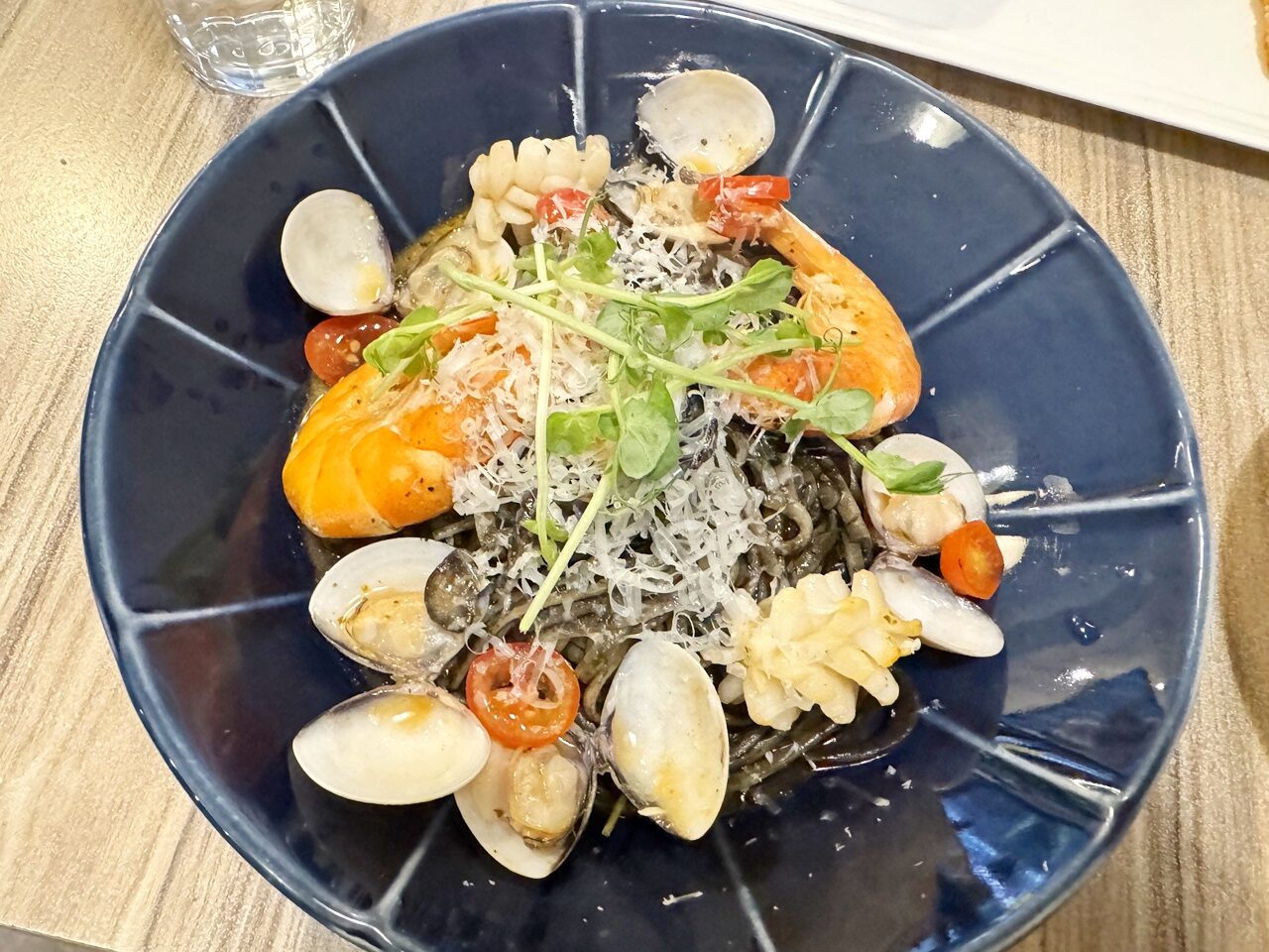 【大安食記】Bea’s Bistro美式餐館,隱藏在巷弄的美味平價高質感義大利麵,蒜香蘑菇是隱藏版 MVP! 近師大商圈(菜單) - 第22張圖 【大安食記】Bea’s Bistro美式餐館,隱藏在巷弄的美味平價高質感義大利麵,蒜香蘑菇是隱藏版 MVP! 近師大商圈(菜單)