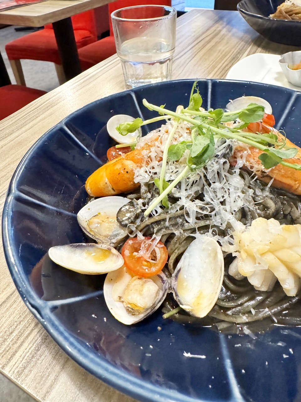 【大安食記】Bea’s Bistro美式餐館,隱藏在巷弄的美味平價高質感義大利麵,蒜香蘑菇是隱藏版 MVP! 近師大商圈(菜單) - 第24張圖 【大安食記】Bea’s Bistro美式餐館,隱藏在巷弄的美味平價高質感義大利麵,蒜香蘑菇是隱藏版 MVP! 近師大商圈(菜單)