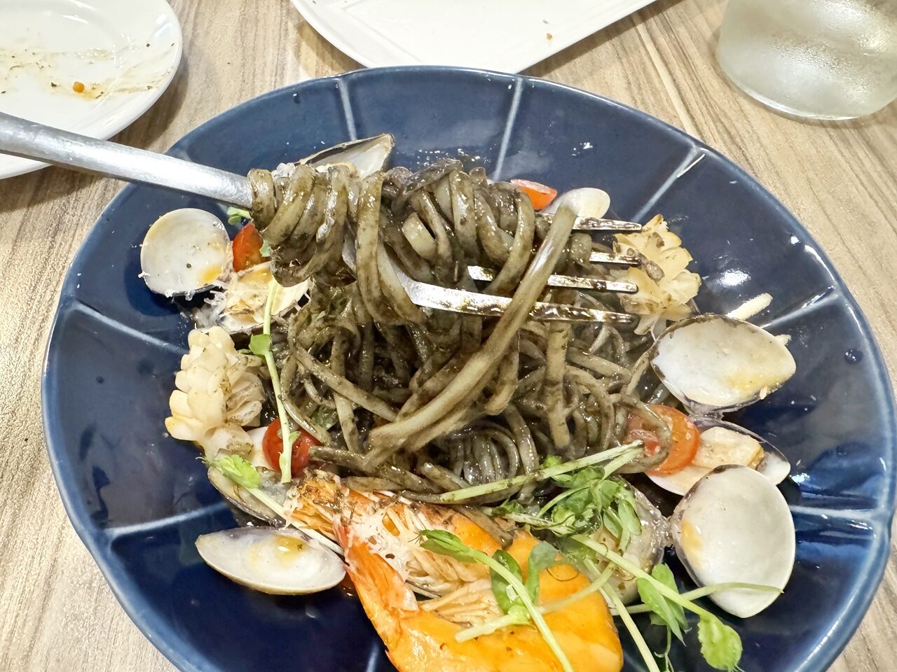 【大安食記】Bea’s Bistro美式餐館,隱藏在巷弄的美味平價高質感義大利麵,蒜香蘑菇是隱藏版 MVP! 近師大商圈(菜單) - 第25張圖 【大安食記】Bea’s Bistro美式餐館,隱藏在巷弄的美味平價高質感義大利麵,蒜香蘑菇是隱藏版 MVP! 近師大商圈(菜單)
