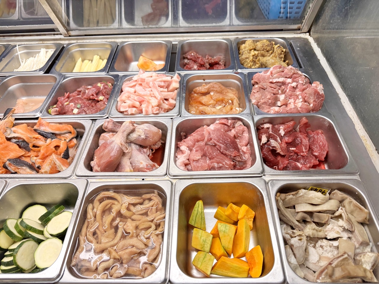 【信義食記】想肉了火烤兩吃吃到飽! 高CP值大口吃肉假日650元不用服務費,近永春捷運站(菜單/訂位) - 第2張圖 【信義食記】想肉了火烤兩吃吃到飽! 高CP值大口吃肉假日650元不用服務費,近永春捷運站(菜單/訂位)