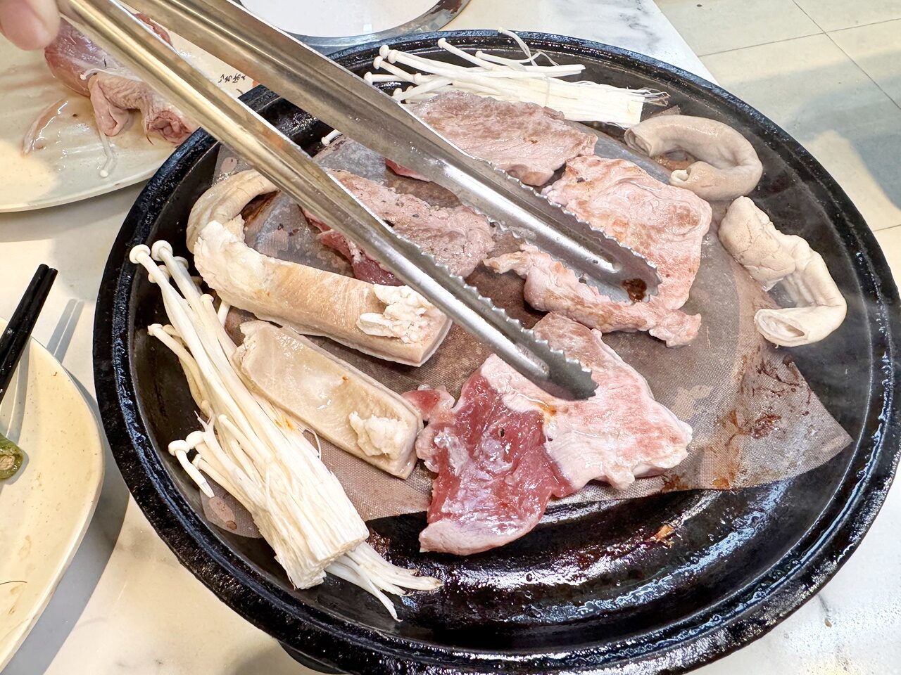 【信義食記】想肉了火烤兩吃吃到飽! 高CP值大口吃肉假日650元不用服務費,近永春捷運站(菜單/訂位) - 第39張圖 【信義食記】想肉了火烤兩吃吃到飽! 高CP值大口吃肉假日650元不用服務費,近永春捷運站(菜單/訂位)