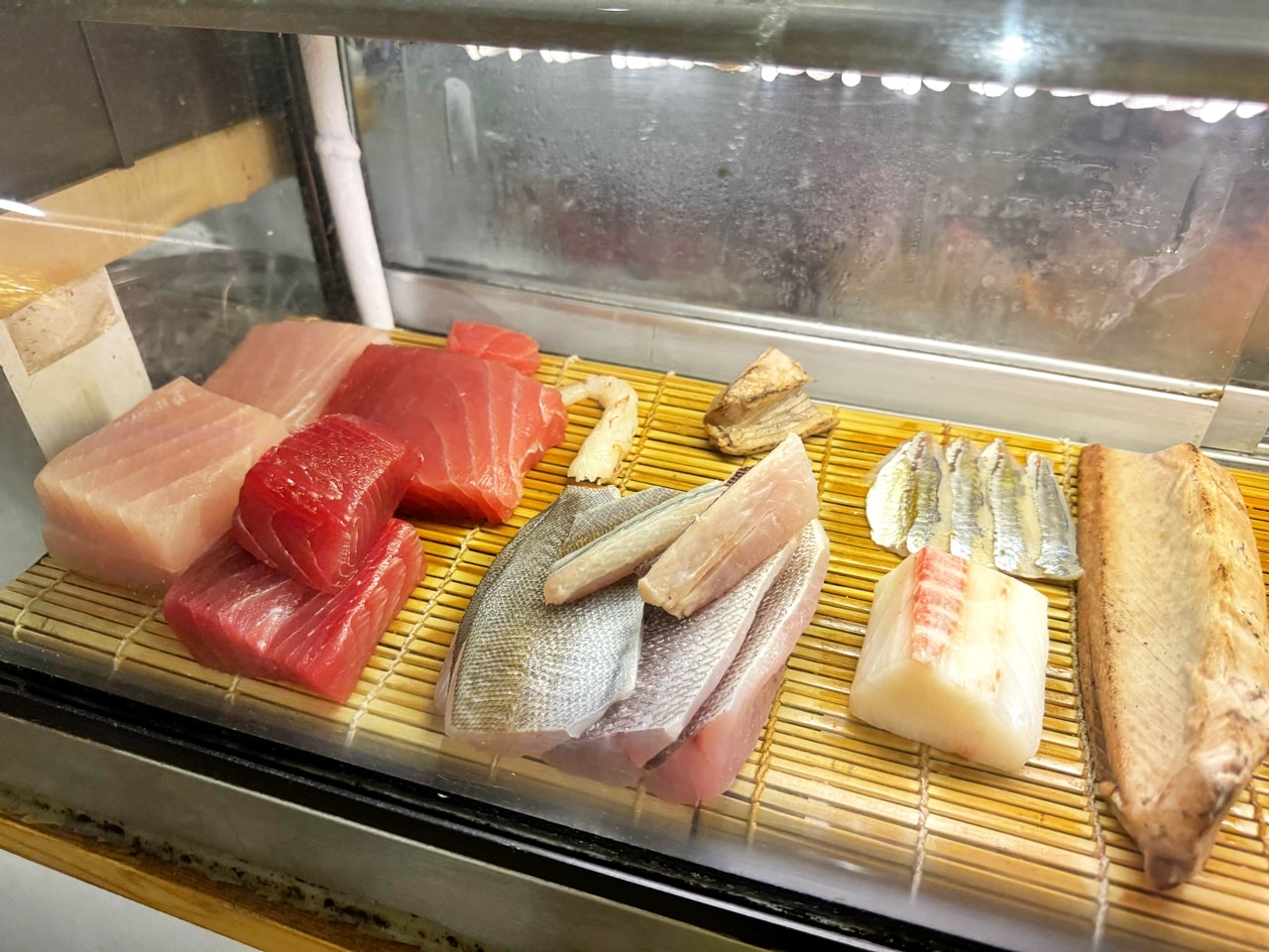 【大安食記】壽司爸 生魚片丼飯日本料理專賣,近捷運六張犁站樂業街(菜單) - 第10張圖 【大安食記】壽司爸 生魚片丼飯日本料理專賣,近捷運六張犁站樂業街(菜單)