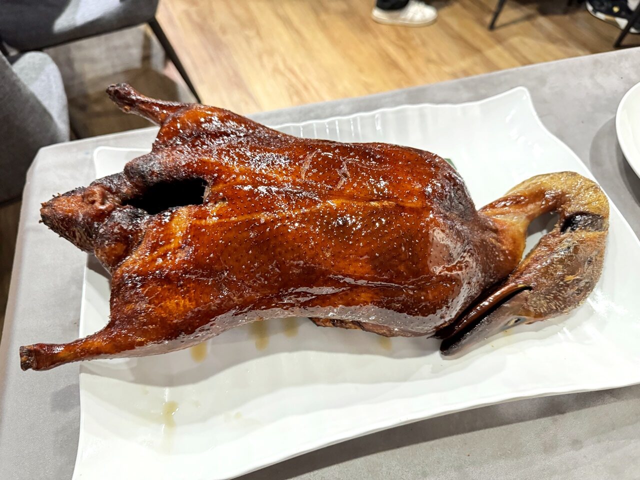 【大安食記】水粵香 藏在師大地下室的粵菜餐廳! 開箱10人12800元酒饗宴餐含招牌片皮鴨、佛跳牆、東坡肉，近捷運古亭站(菜單/訂位)