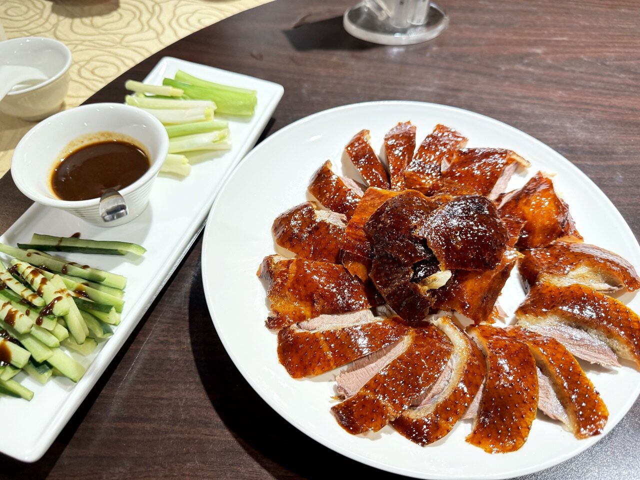 【大安食記】水粵香 藏在師大地下室的粵菜餐廳! 開箱10人12800元酒饗宴餐含招牌片皮鴨、佛跳牆、東坡肉，近捷運古亭站(菜單/訂位)